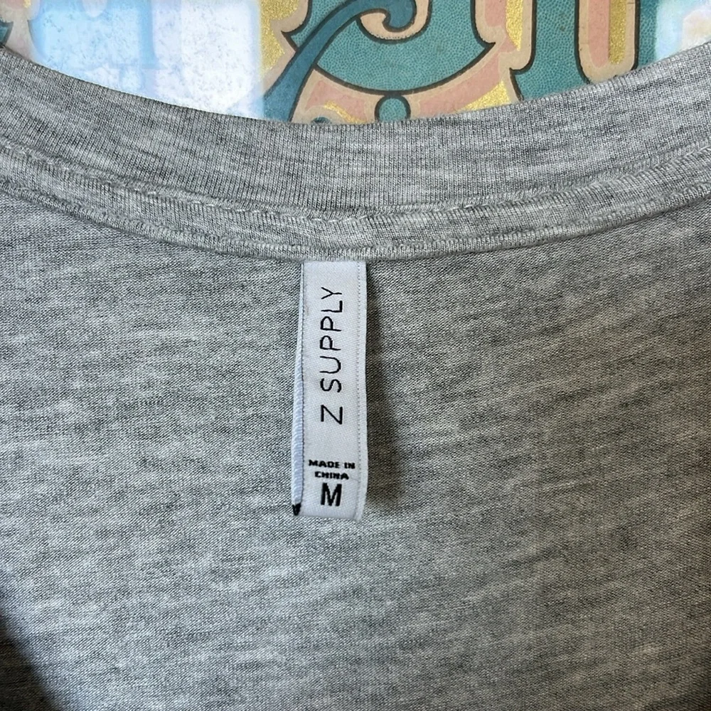 Z Supply V-neck Tee. EUC. Size M - Picture 2 of 5